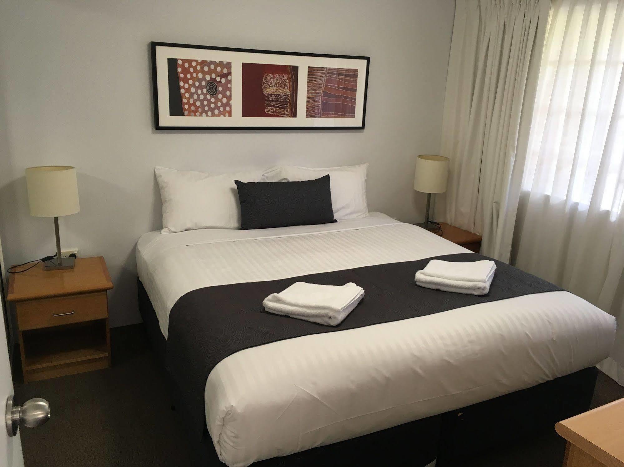 Oxley Court Serviced Apartments Canberra Exterior photo