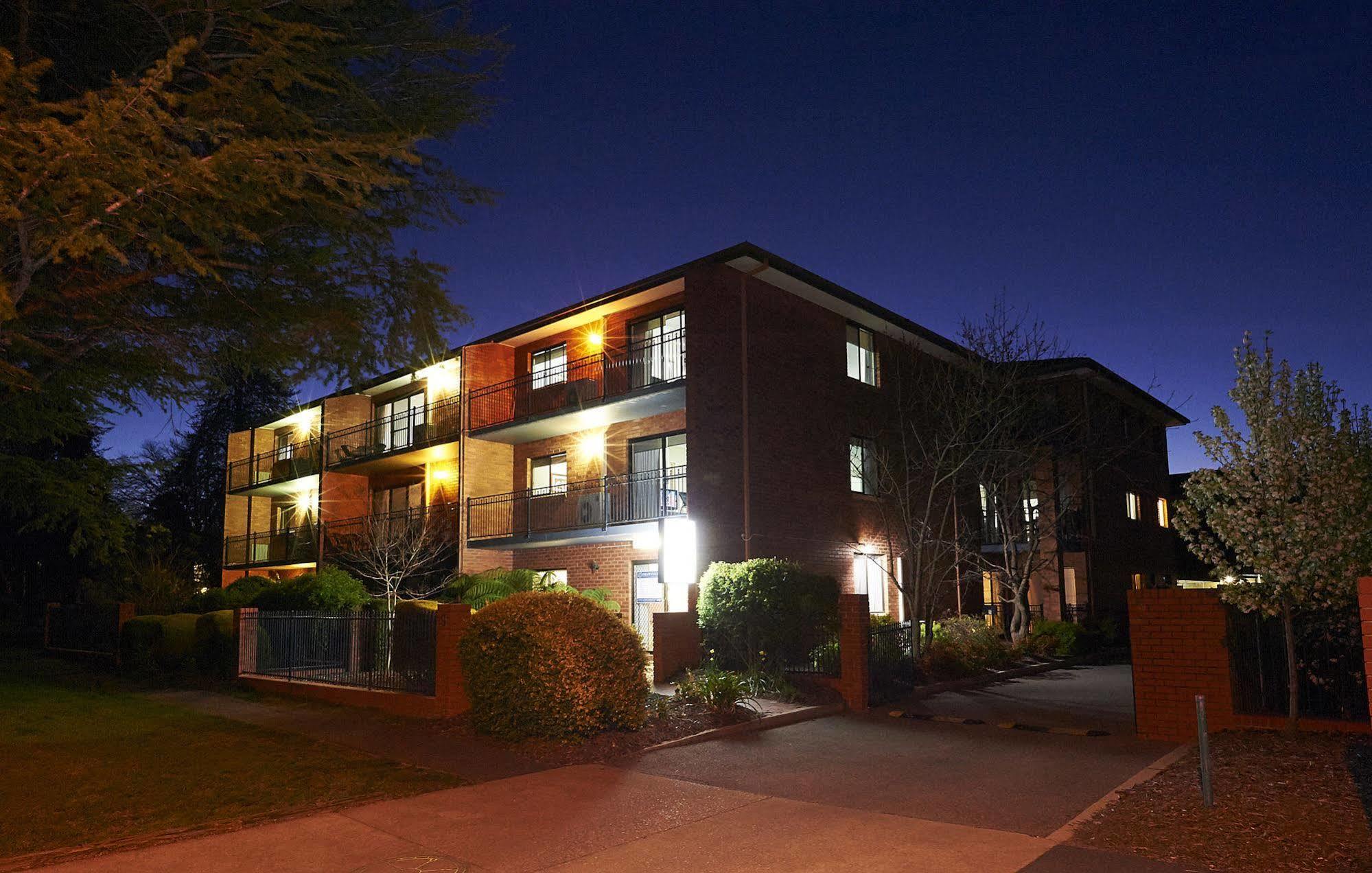 Oxley Court Serviced Apartments Canberra Exterior photo
